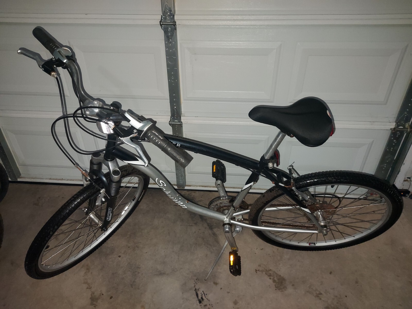 schwinn skyliner women's bike