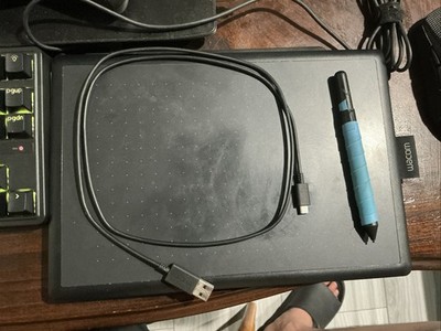 One by Wacom CTL-672 Graphic Drawing Tablet - Medium