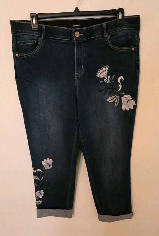 NEW Avenue Denim Embroidered Floral Dark Blue Rolled Cuff Jeans Stretch Sz 18
