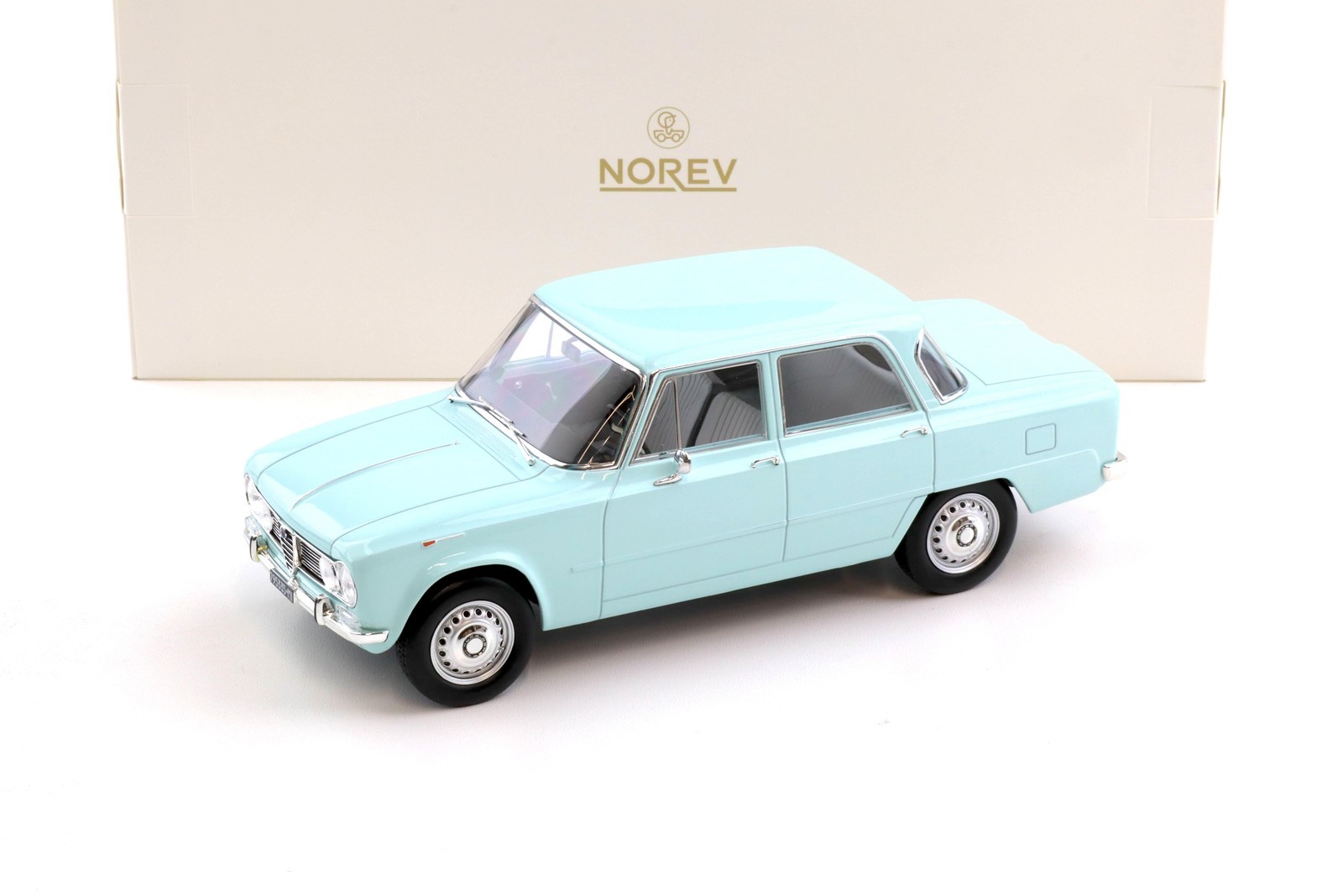 1:18 NOREV Alfa Romeo Giulia Ti Sedan 1964 Sky Blue