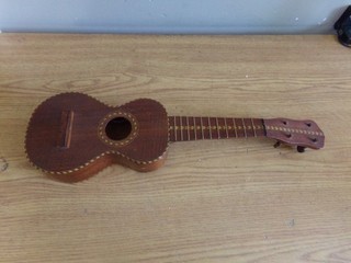 VINTAGE UNBRANDED UKELELE WITH CASE