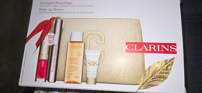 Clarins Makeup Heroes Set Wonder Perfect Mascara 4D Lip Gloss SOS Primer Bag