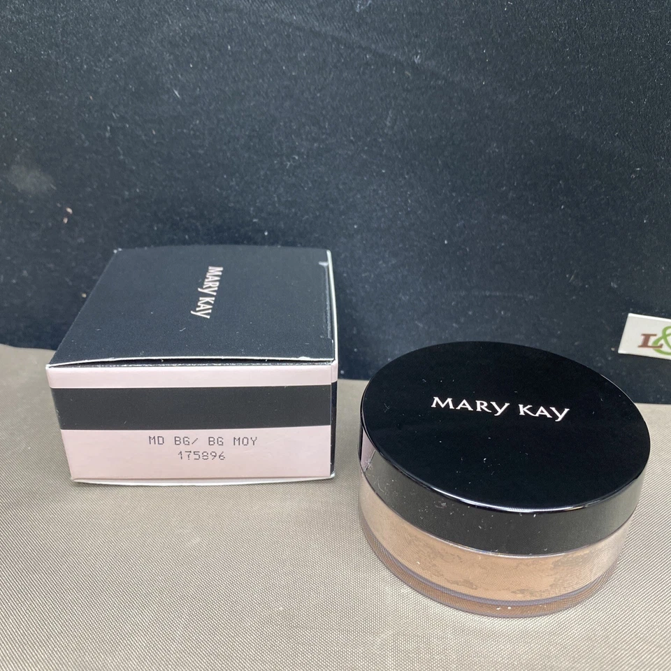 Mary Kay Silky Setting Powder - Medium Beige - New in box - - Image 3 of 4