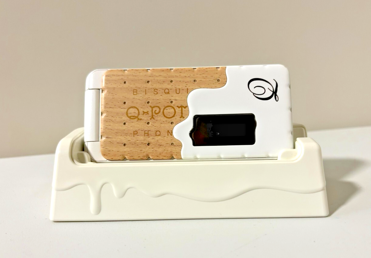 携帯電話本体 docomo STYLE series SH-04C milk Q-pot docomo Q-POT SH-04C white milk Japanese Flip Phone Limited
