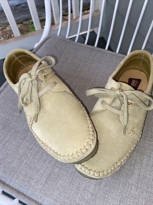 clarks wallabees size 6