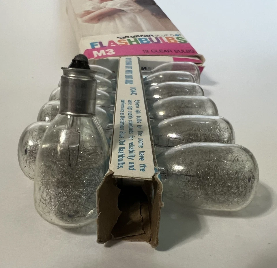 Caja Completa De Colección De 12 Bombillas Flash SYLVANIA Punto Azul M3 12 Bombillas Flash Transparentes Nuevo De Lote Antiguo Foto 4 de 4