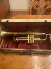 Holton Collegiate Trumpet 303404 1957 W/ case and mouthpiece, Plays Great.