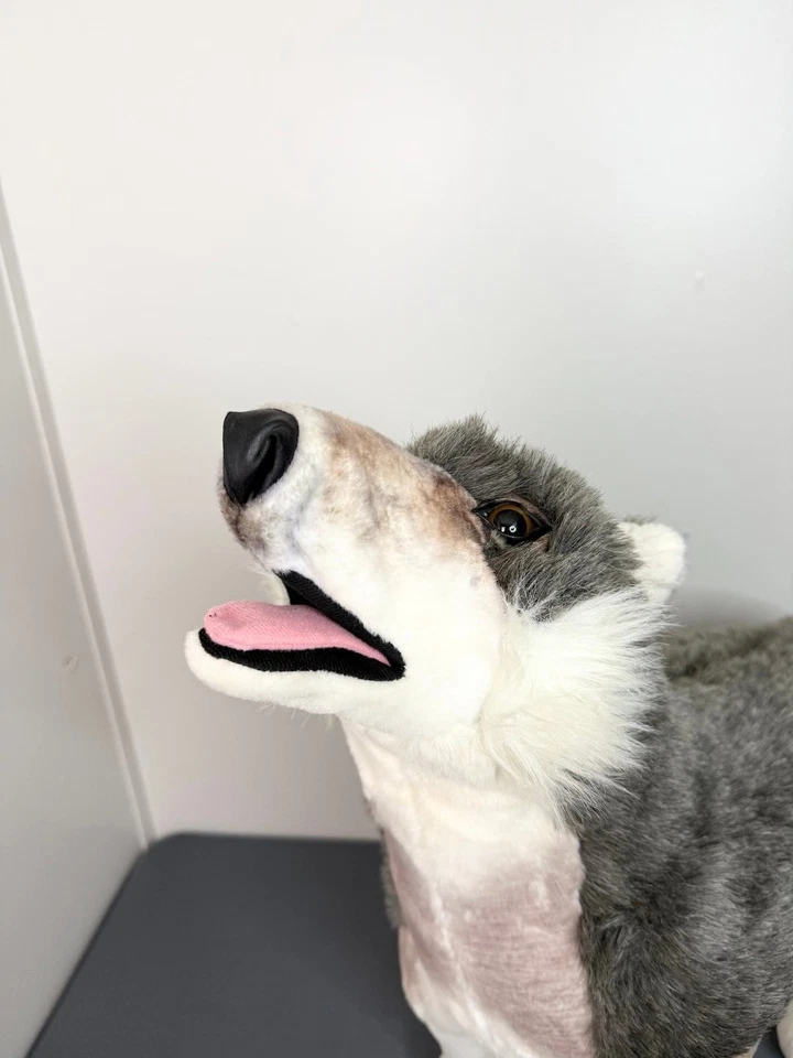 "Enorme animal de peluche realista de lobo gris Melissa & Doug de pie 28"" X 30""" Foto 3 de 4