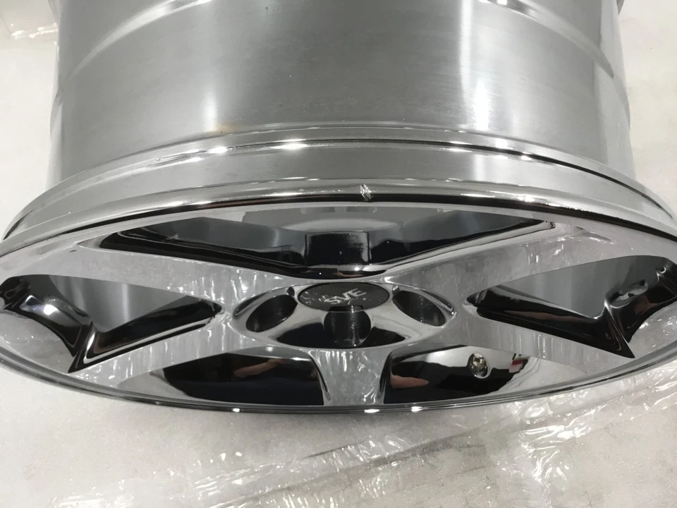 1994-04 Mustang SVE 03 Cobra Wheel - 17X10.5 Chrome Foto 2 de 4