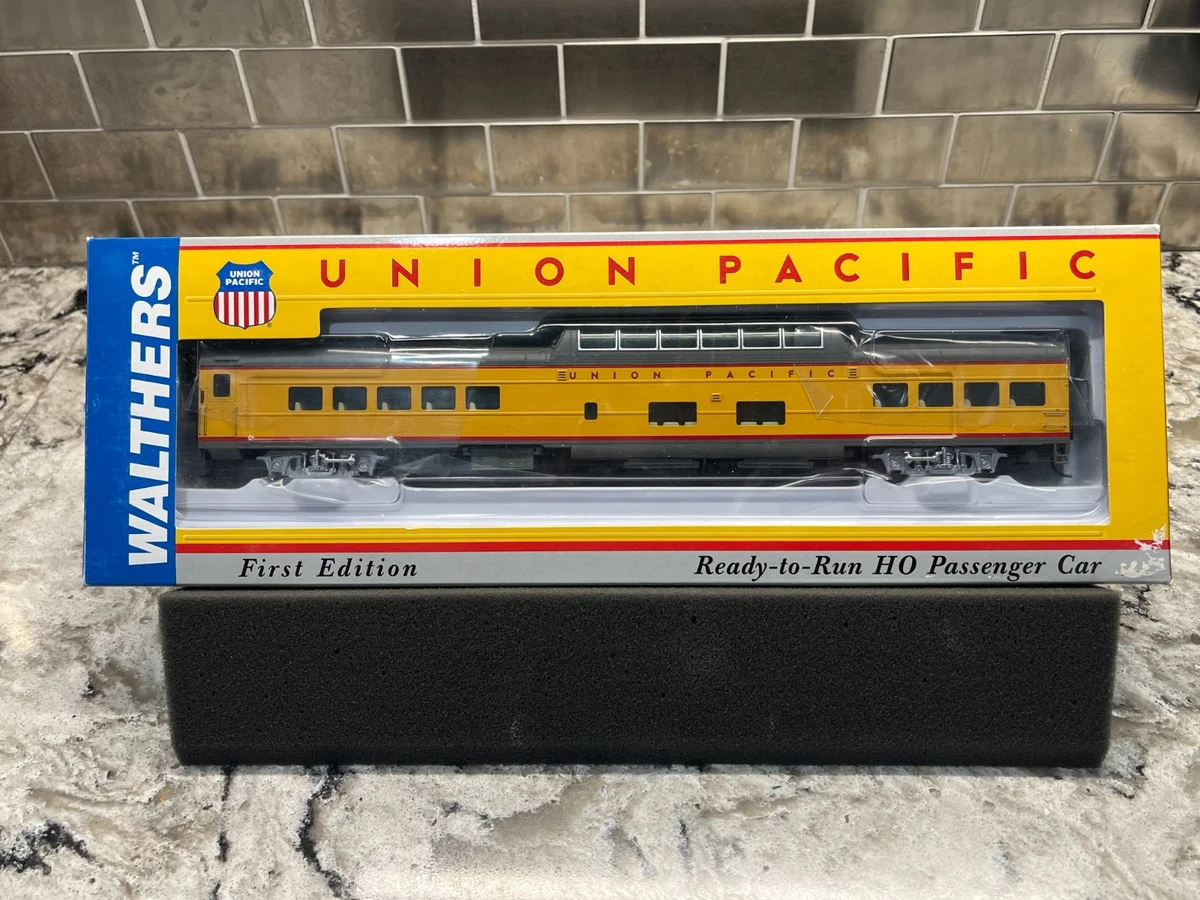 Union Pacific Railroad Plastic HO Model Railroad Passenger Cars