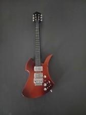rote B.C. Rich Mockingbird E-Gitarre Feuerzeug 🔥