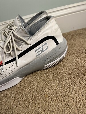 Under Armour Mens SC 3Zero III 3022048-100 White Basketball 