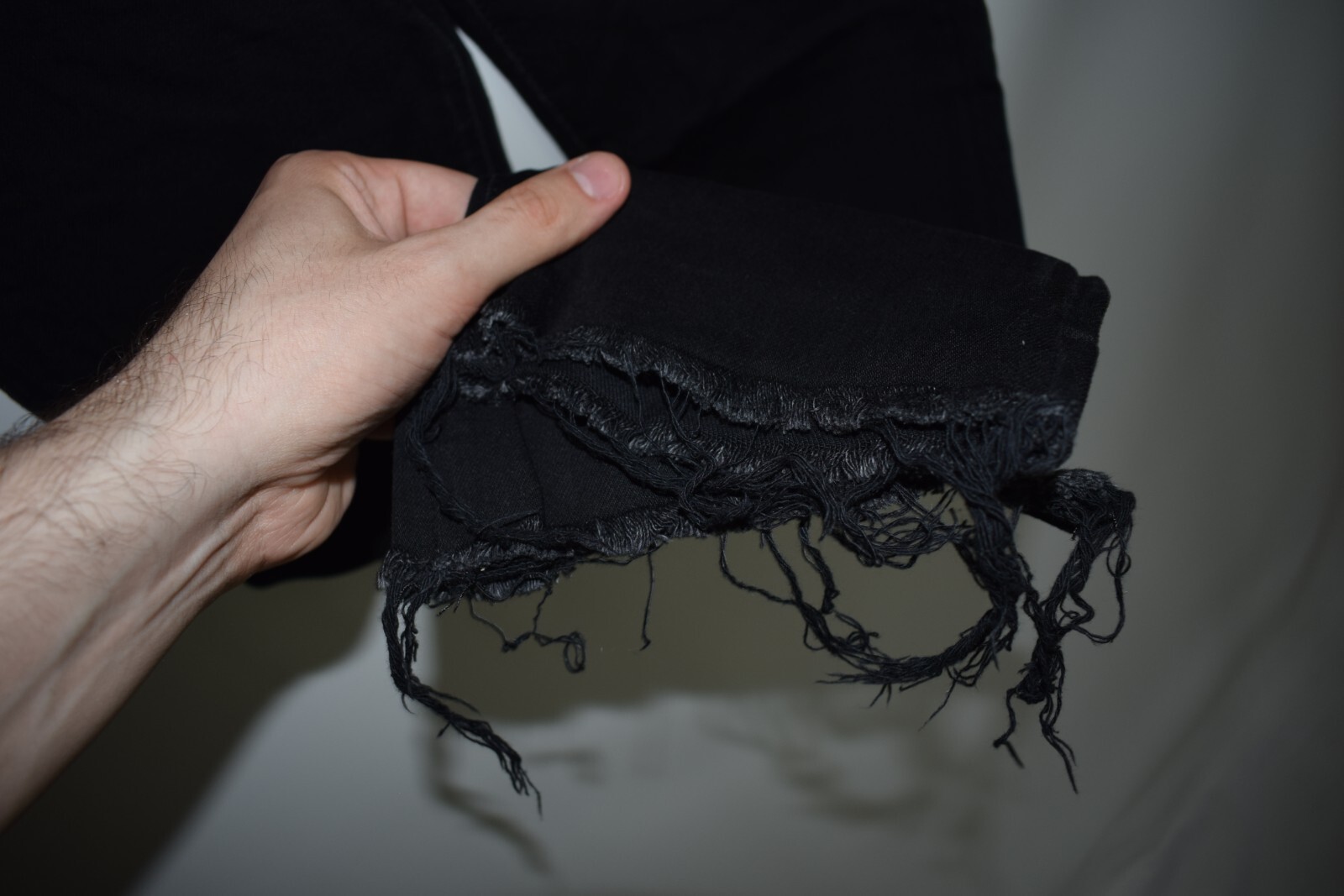 Pantaloni in denim Saint Laurent effetto invecchiato tagliati bordo grezzo stivali tagliati taglia 25