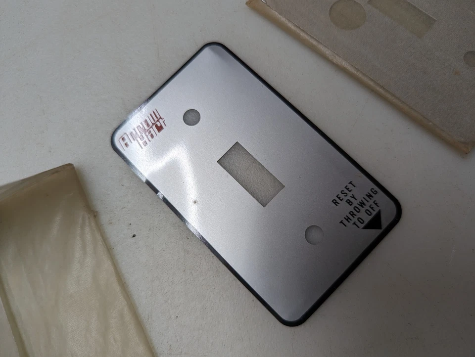 Винтажная хромированная наклейка Arrow Hart крышка розетки выключатель пластина ЛОТ 2 - Изображение 3 из 4