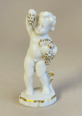 Metzler & Ortloff  Porzellan Figur Putto mit Trauben Cherub Porzellanfigur