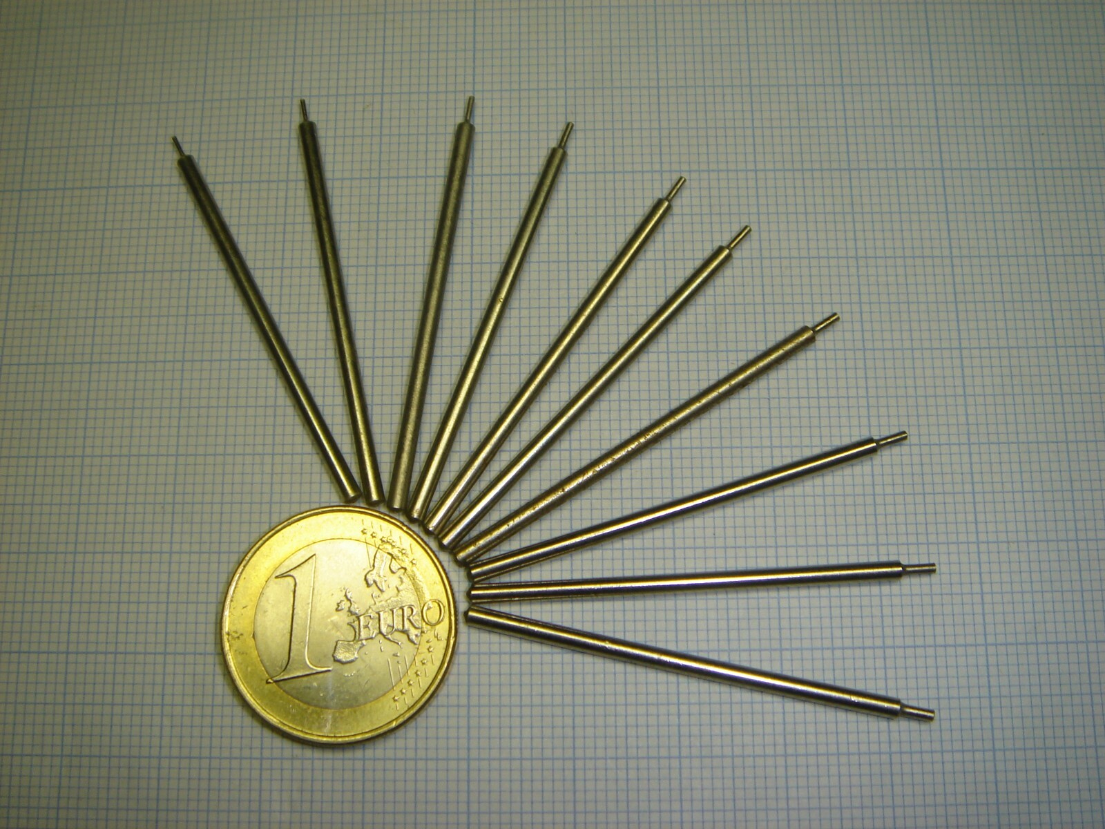 Jeu de 10 petits poinçons en acier pour chasser les axes de montre