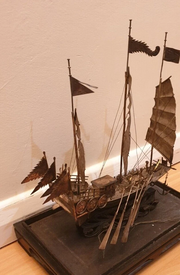 Antique Chinese Silver War Junk Model c1890 with glass case. - Image 3 of 4