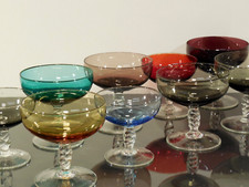 9x Gläser Schalen Eis Becher Coctail Likör Wein bunt Glas Stiel gedreht