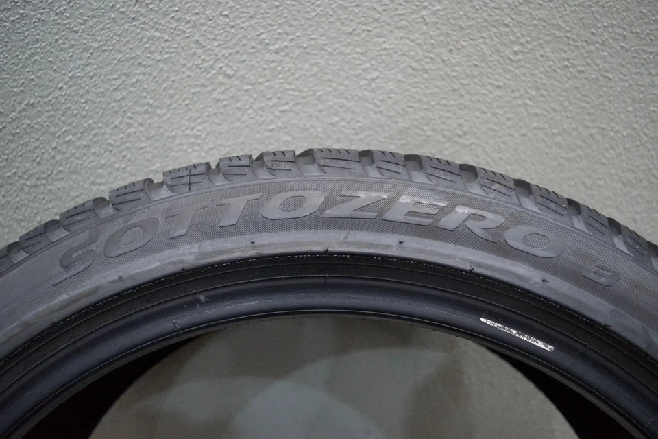 2x Pirelli SottoZero 3 RFT* 225 45 R19 96V M+S XL Winterreifen DOT20 Q989Q - Bild 3 von 4