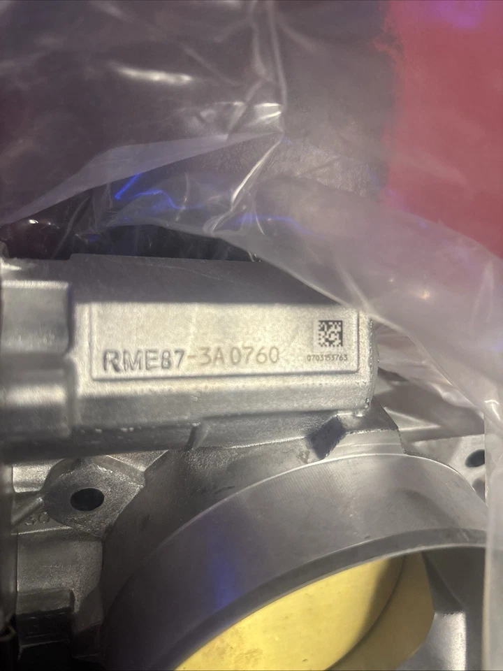 Cuerpo del acelerador de inyección de combustible TechSmart S20006 (W3359) Foto 2 de 2