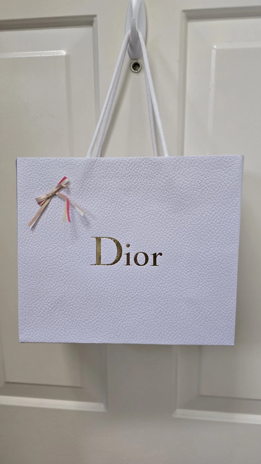 Authentique sac shopping DIOR en galet blanc 10 5/8