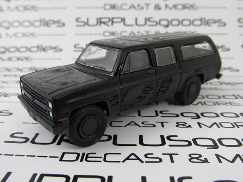 2024 Greenlight 1:64 LOOSE Black 1985 CHEVROLET SUBURBAN C10 C-10 Custom Deluxe - Picture 6 of 7