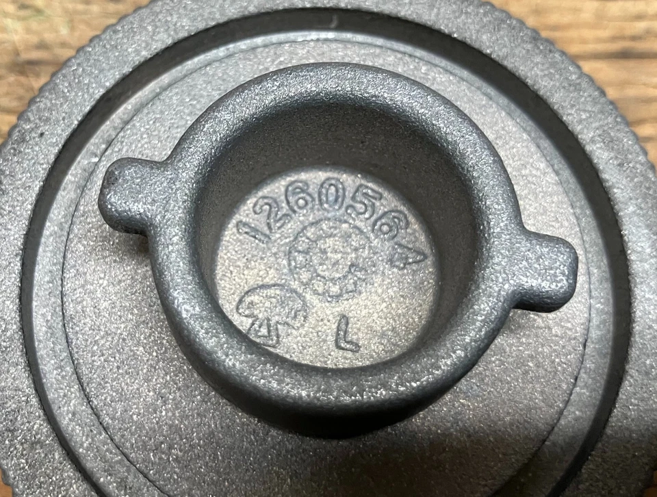 Genuine Triumph sprocket cover for modern classics; brushed aluminum; with cap - Image 4 of 4