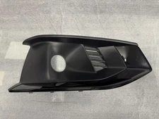 Audi A4 S4 Quattro Air Guide Grille Right Side 8W0807682AK Oem Original 
