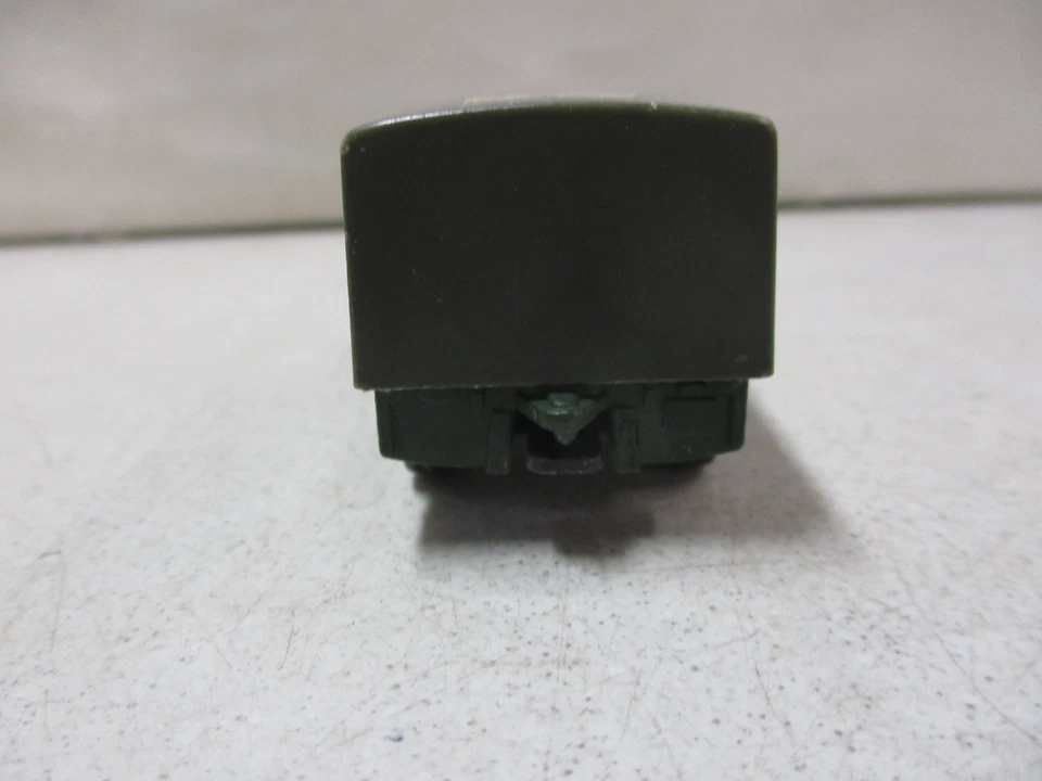 Corgi Juniors US Army Land Rover Ambulance - Image 4 of 4