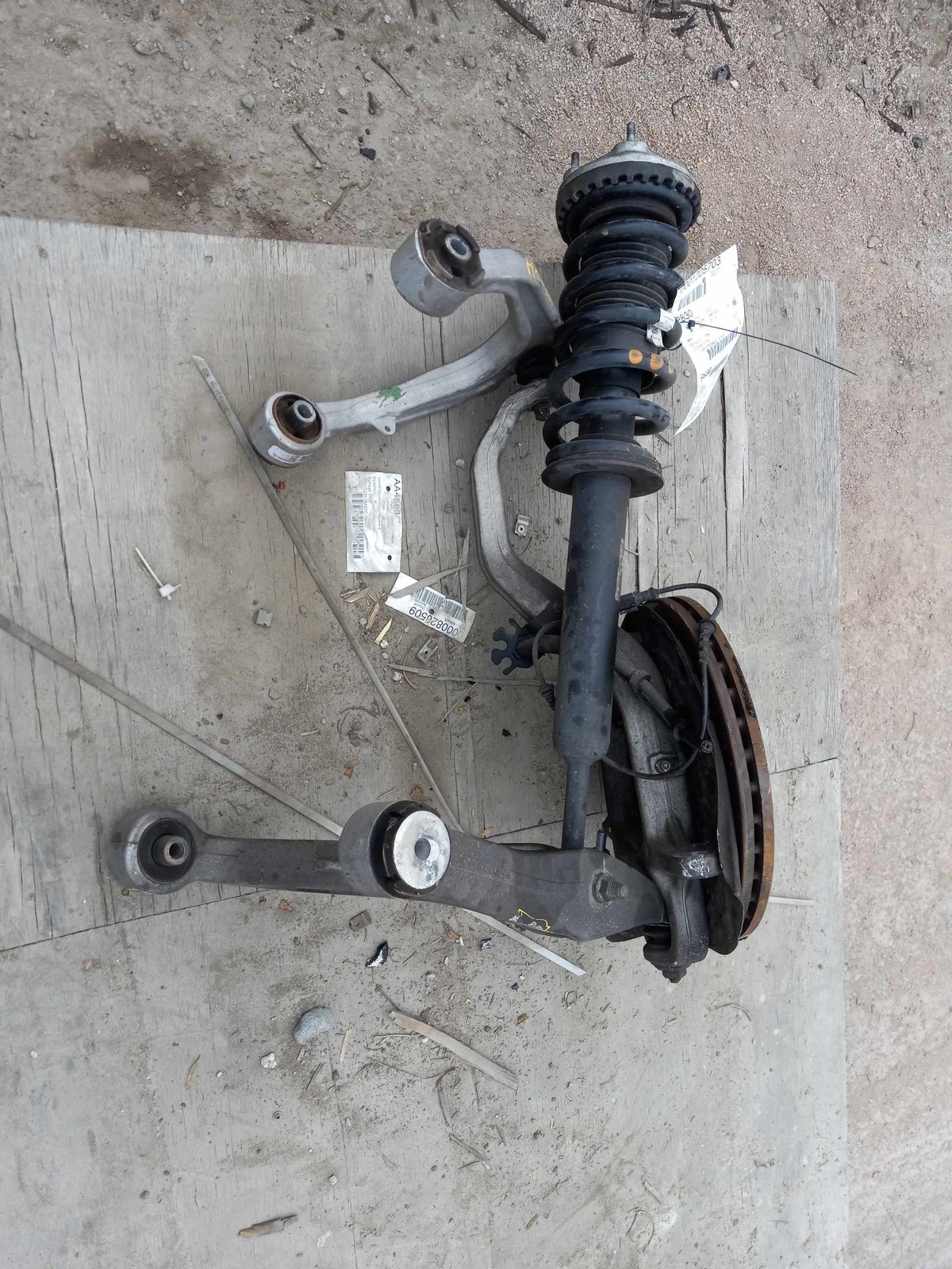 14 MASERATI GHIBLI Knee Assembly Right scrapes on lower control less caliper