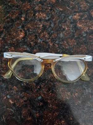 Beautiful Vintage Cat Eye Glasses 50s 60s Universal Brand Jeweled 4-5/12 - Image 1 of 4