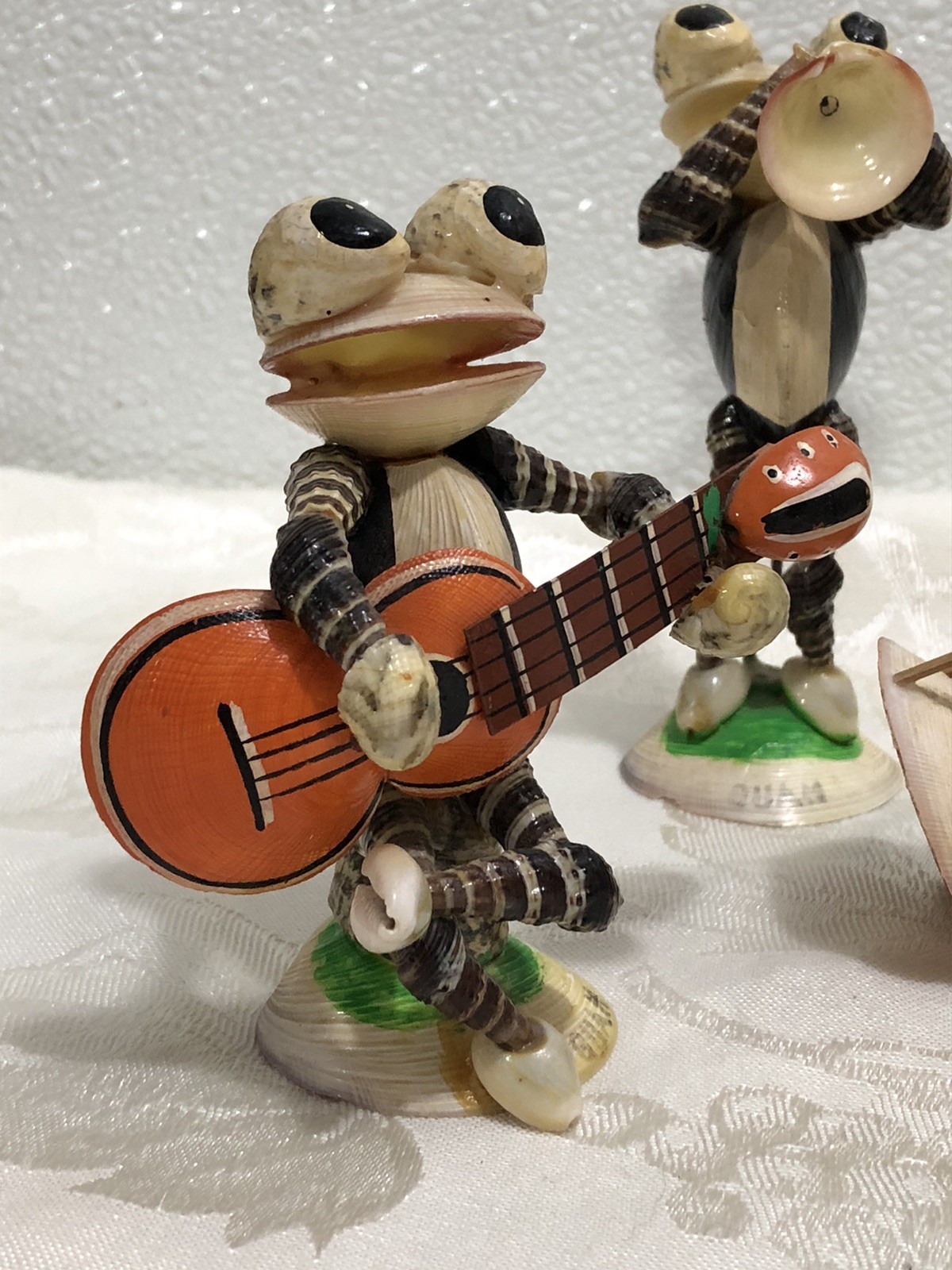 5 Vintage Souvenir ￼Frog Toad Guam Band Musicians Sea Clam Shell Figures “AS IS”