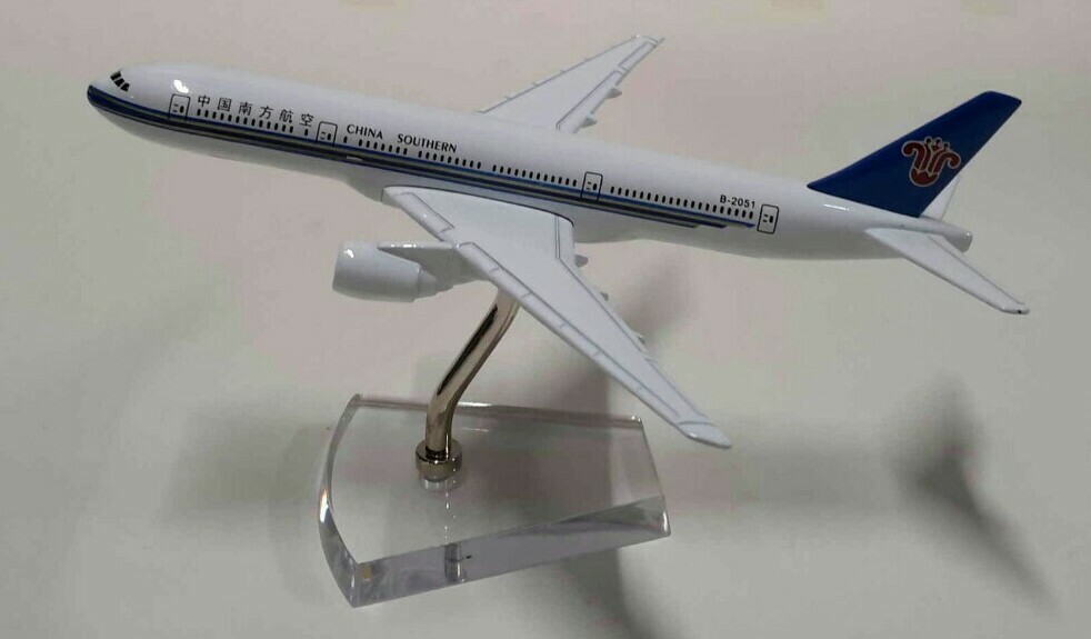 China Southern Airlines Boeing B777 B-2051 Model Plane Metal