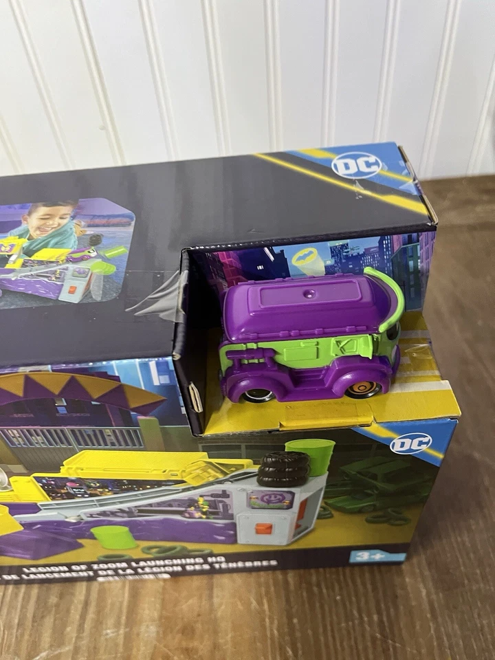 LEGION OF ZOOM LAUNCHING HQ fisher price batwheels playset joker batman NEW Foto 3 de 4