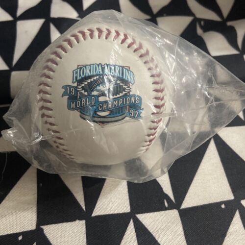 FLORIDA MARLINS 1997 WORLD SERIES CHAMPIONS COLLECTIBLE BASEBALL - Picture 1 of 3