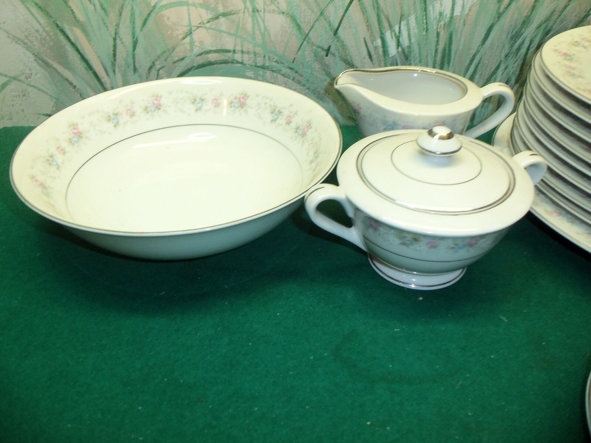 42 PIECE SET OF M FINE CHINA JAPAN - PATTERN ROSEMARY 5555