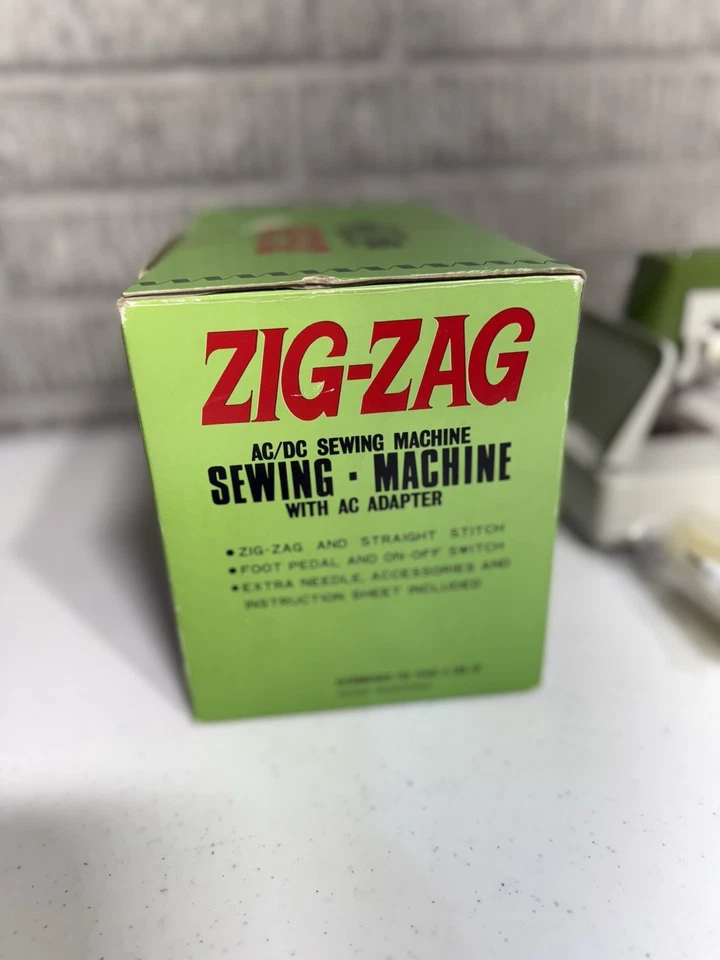Máquina de coser infantil Unimark 1000 Zig Zag vintage en caja - excelente estado Foto 3 de 4