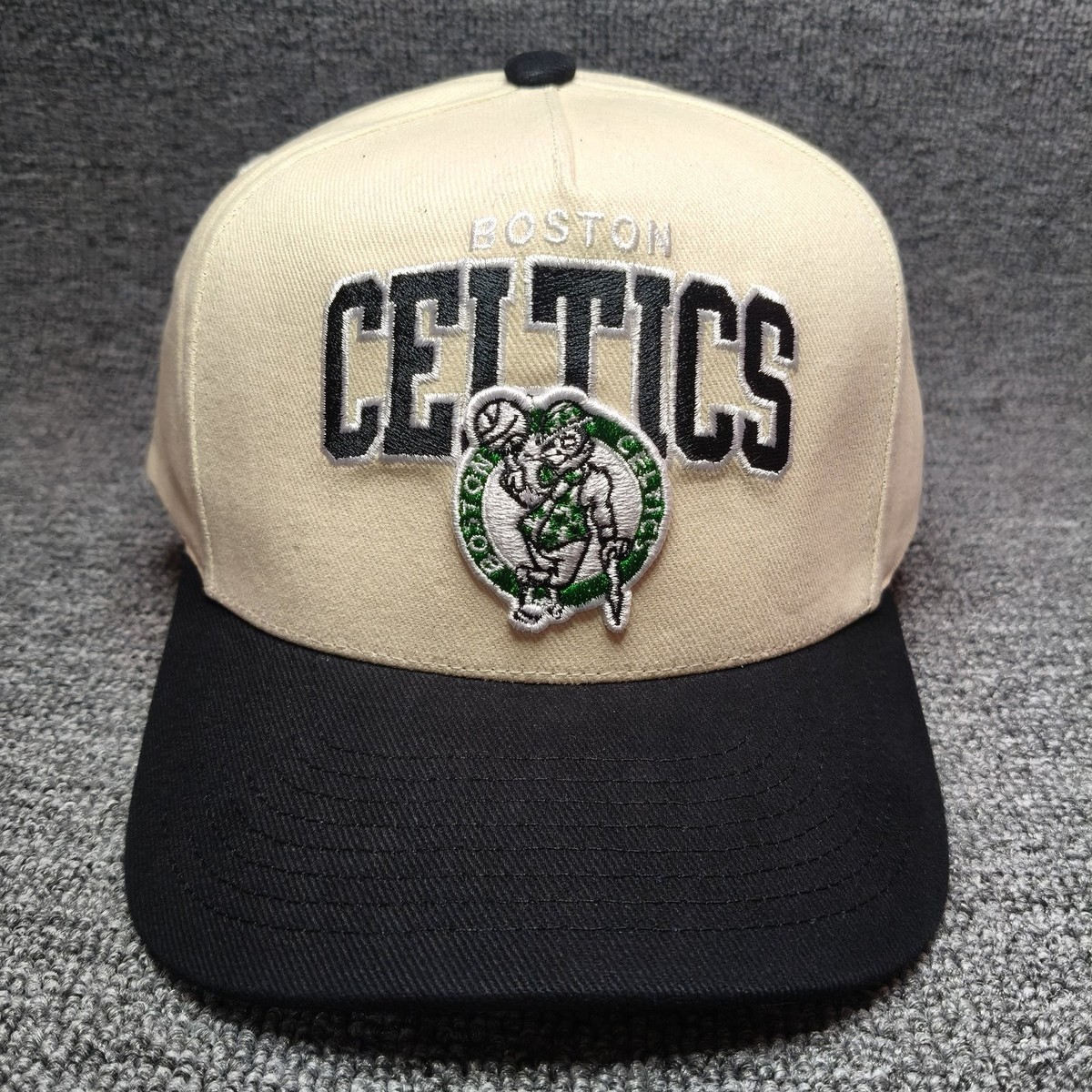 Mitchell & Ness Boston Celtics NBA Snapback Cap Beige Black OSFM