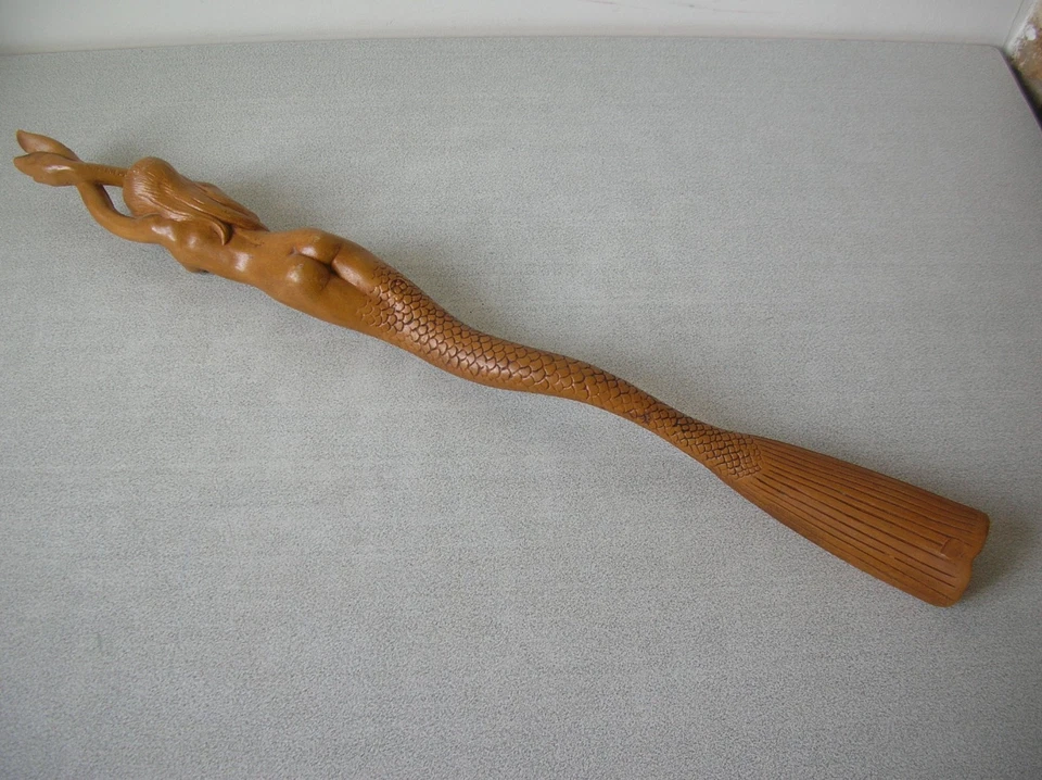 Ancien chausse pied femme nue sirène en plastique Made in  France 51 cm - Photo 4/4