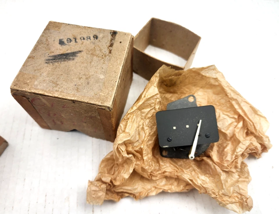 Nuevo de Lote Antiguo 1939-1947 Dodge Truck, Fargo & Power Wagon Medidor de Presión de Aceite 591989 Foto 3 de 4