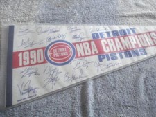 VINTAGE DETROIT PISTONS 1990 NBA CHAMPIONS PENNANT (14 FACSIMILE SIGNATURES)