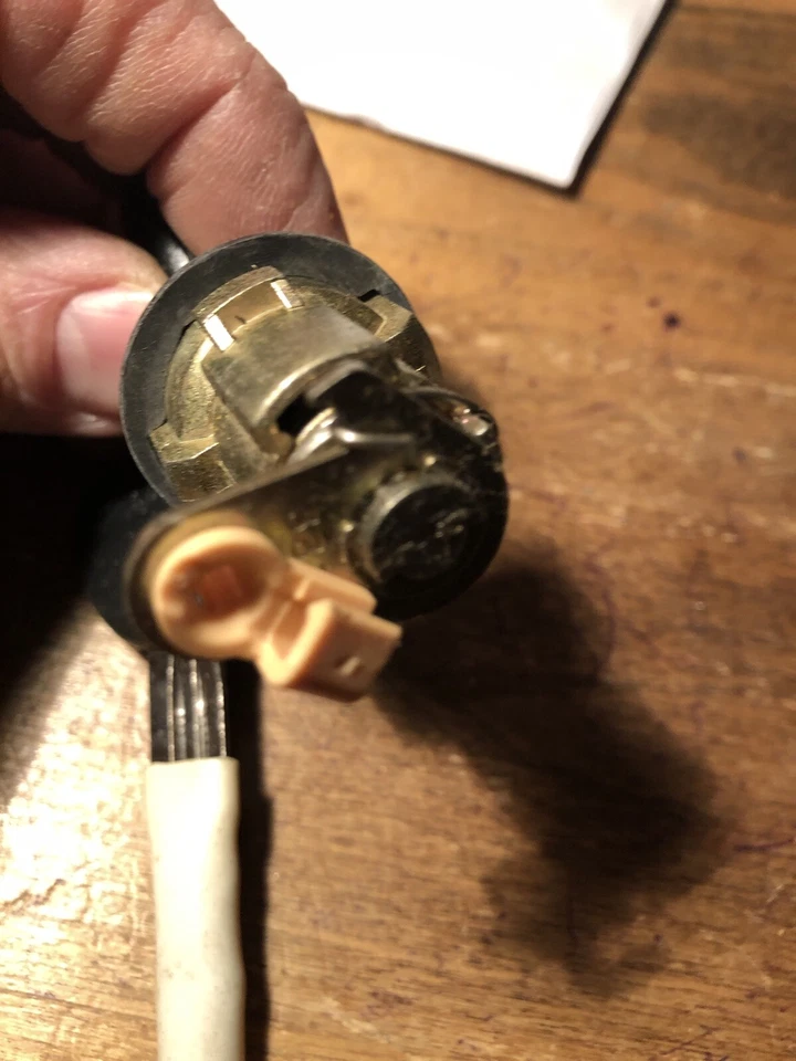 NUEVO Conjunto de cilindro de bloqueo trasero Mitsubishi Eagle OEM MB574778 MIRAGE SUMMIT Foto 3 de 3