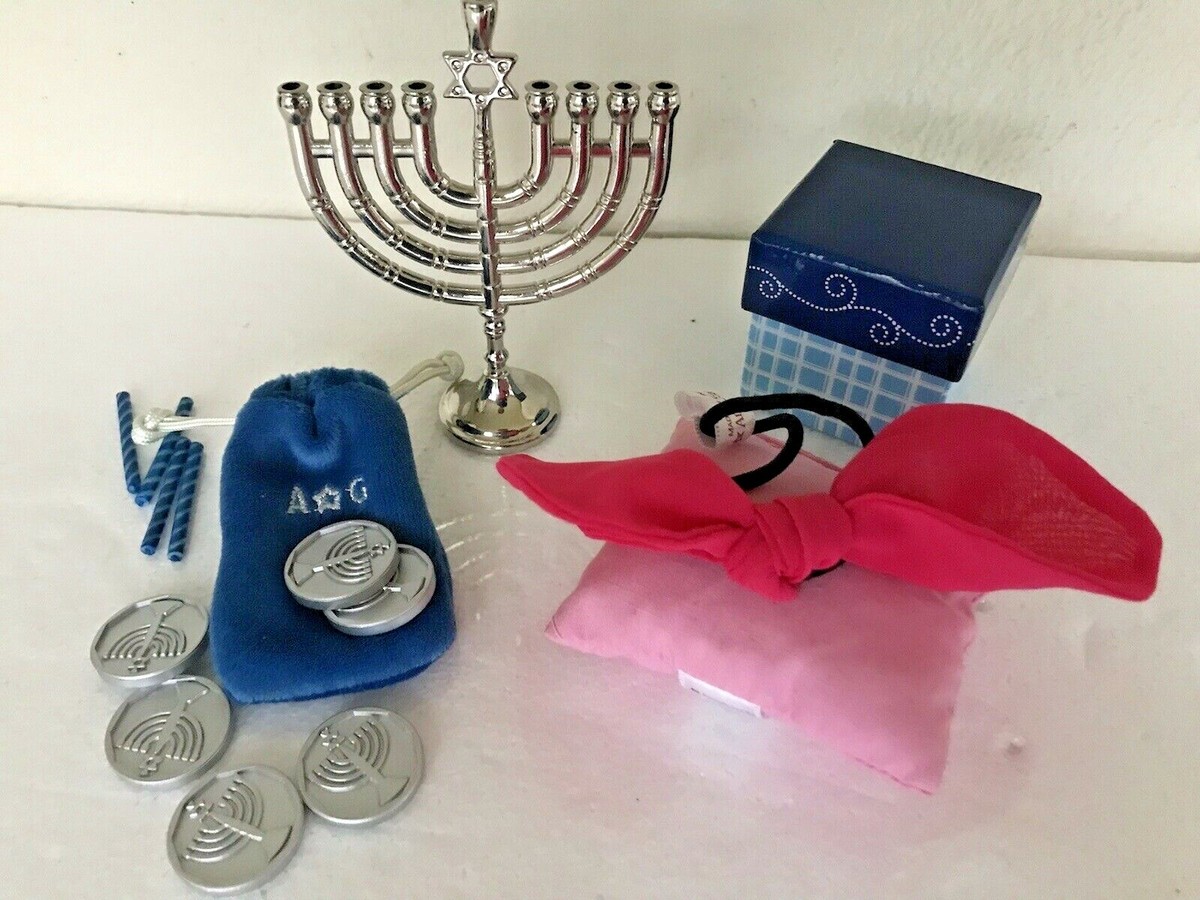 100% American Girl Hanukkah Gift Set Menorah Candle Coins Box Pink Pillow  ++