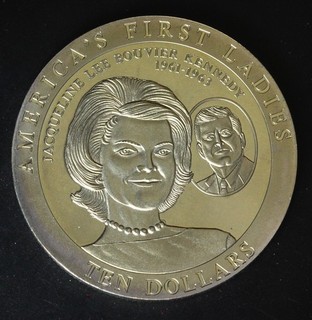 LIBERIA 10 Dollars 2002 Copper/Nickel Jacqueline Lee Bouvier Kennedy 4144