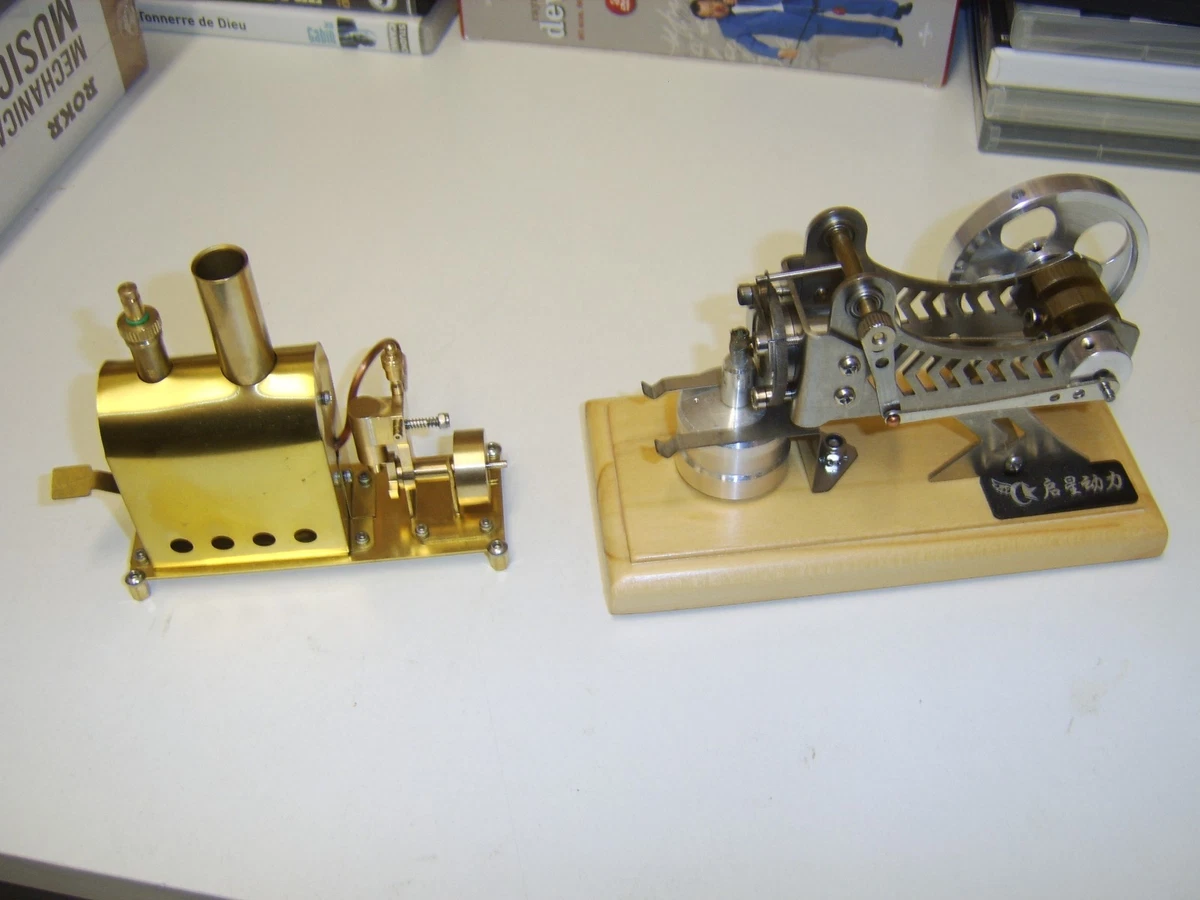 Ancienne Machine à Vapeur – Tôle, 20,5 X 21 Cm, Bon état