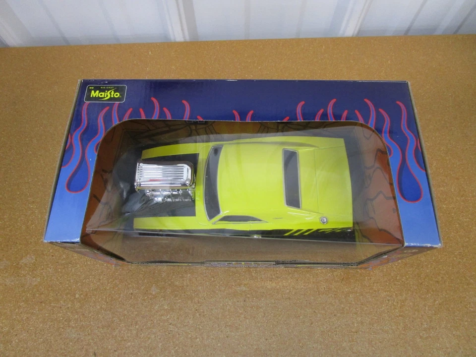 1969 Dodge Charger R/T MUSCLE MACHINES 1/24 MM yellow box diecast car Z - Image 2 of 4