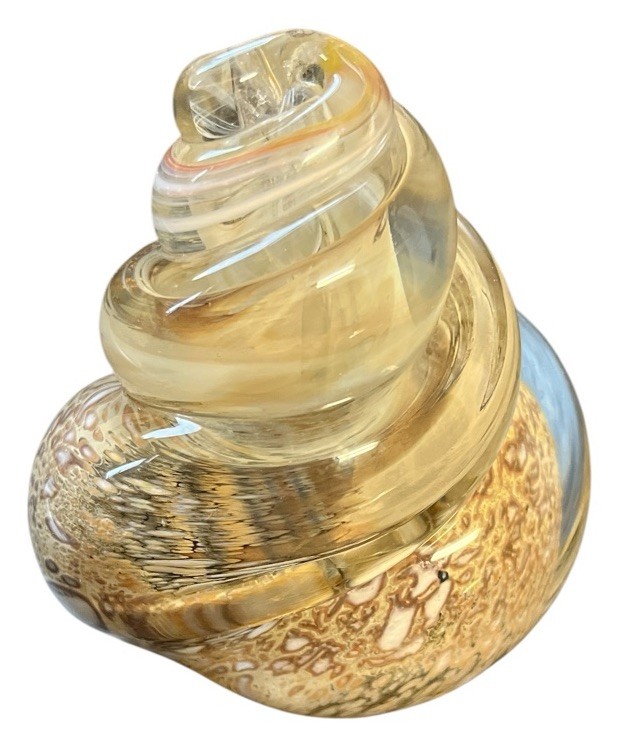 Unbranded Hand-Blown Glass Seashell Paperweight 12oz Gold Speckled Murano Style