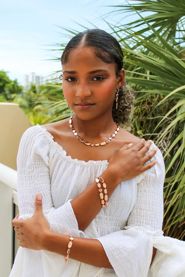 Pendientes colgantes de oro sólido de 14K, pendientes colgantes cuadrados pulidos altos, oro rosa Foto 2 de 4