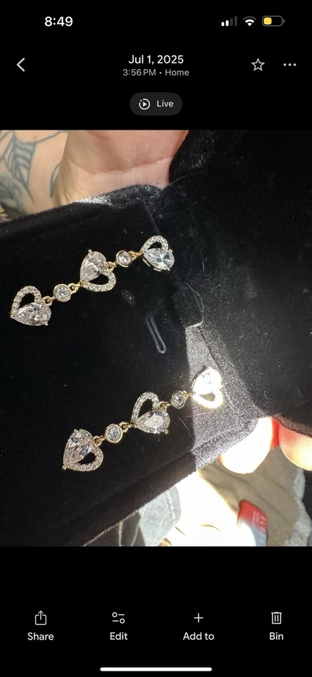 Pendientes colgantes de diamantes simulados de pera de 3 quilates enchapados en oro amarillo de 14 k Foto 2 de 4