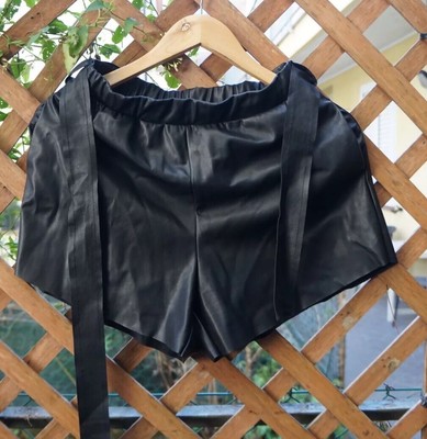 pantaloncini di pelle subdued